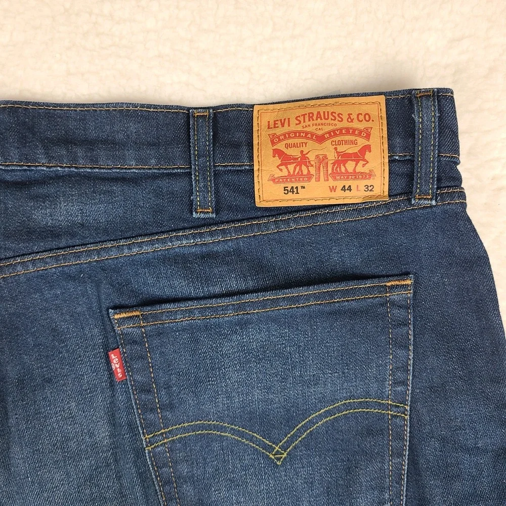 Levi's 541 Jeans Mens 44x32‎ Blue Athletic Taper Fit Dark Wash Denim